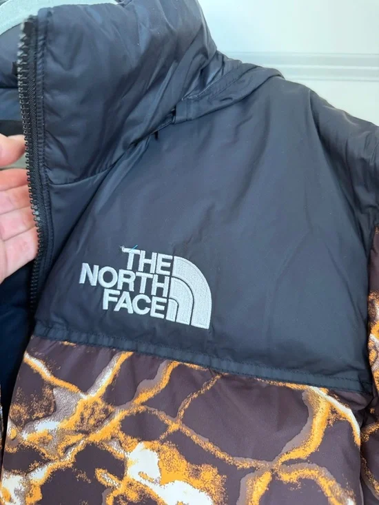 The North Face Black & Brown Patterned Puffer Jacket - Picture 8 of 9